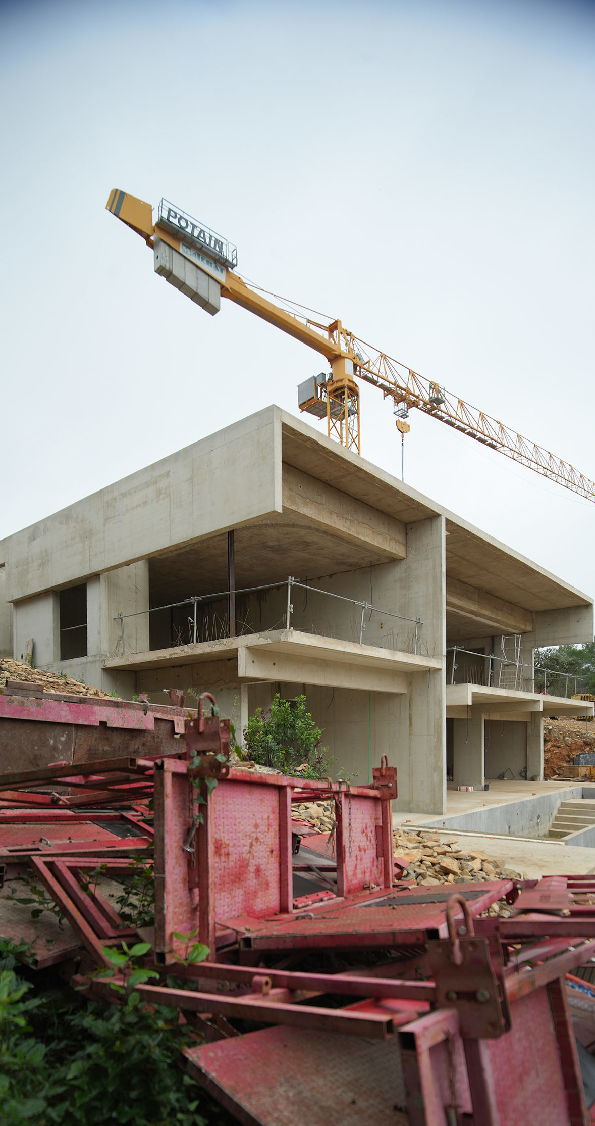 Maison 2.04 en cours de construction - travaux, matériels et grue