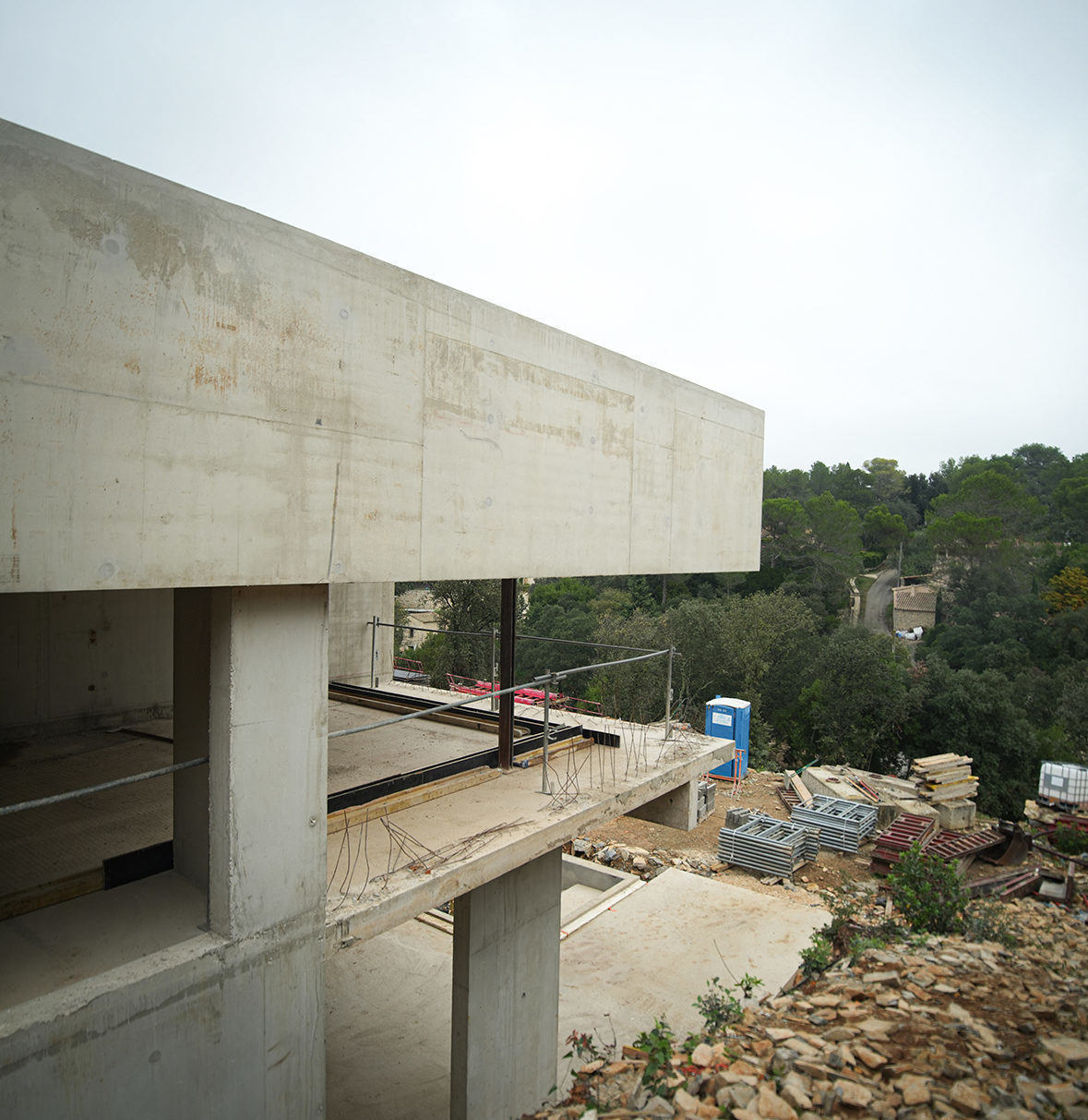 Maison 2.04 en cours de construction - dans la garrigue nîmoise - Béton brut
