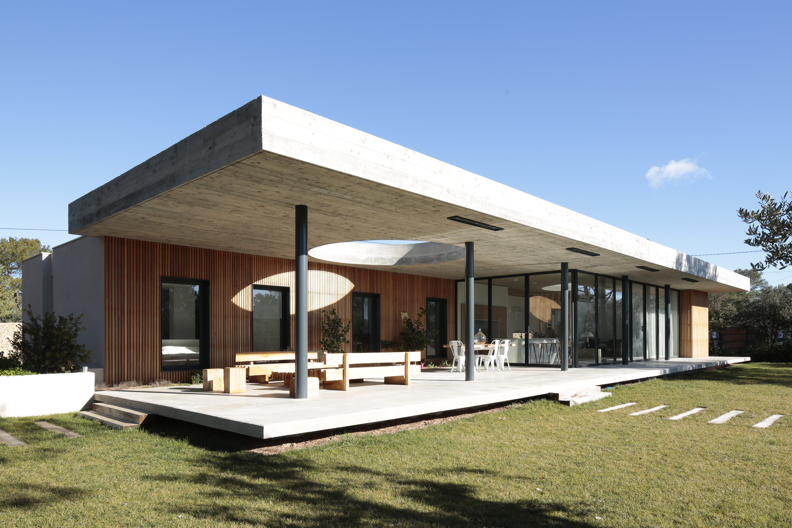 Maison d'architecte 0.82 avec une ouverture circulaire à Nîmes