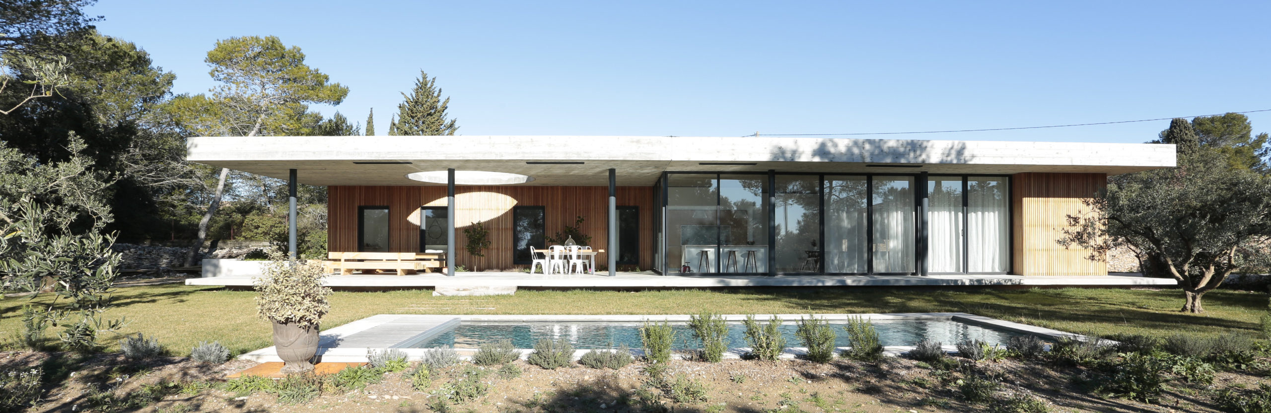 Maison d'architecte 0.82 avec une ouverture circulaire à Nîmes