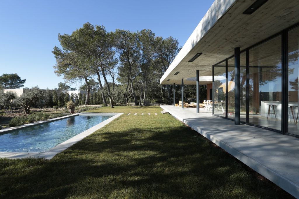 Maison d'architecte 0.82 avec une ouverture circulaire à Nîmes